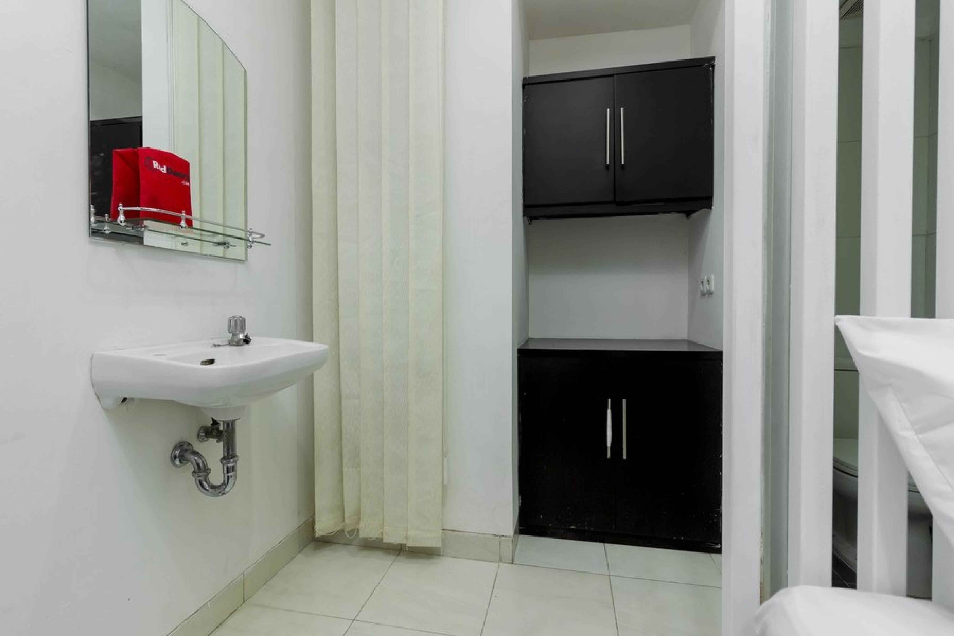 Reddoorz Plus @ Pasar Baru Cakarta Dış mekan fotoğraf