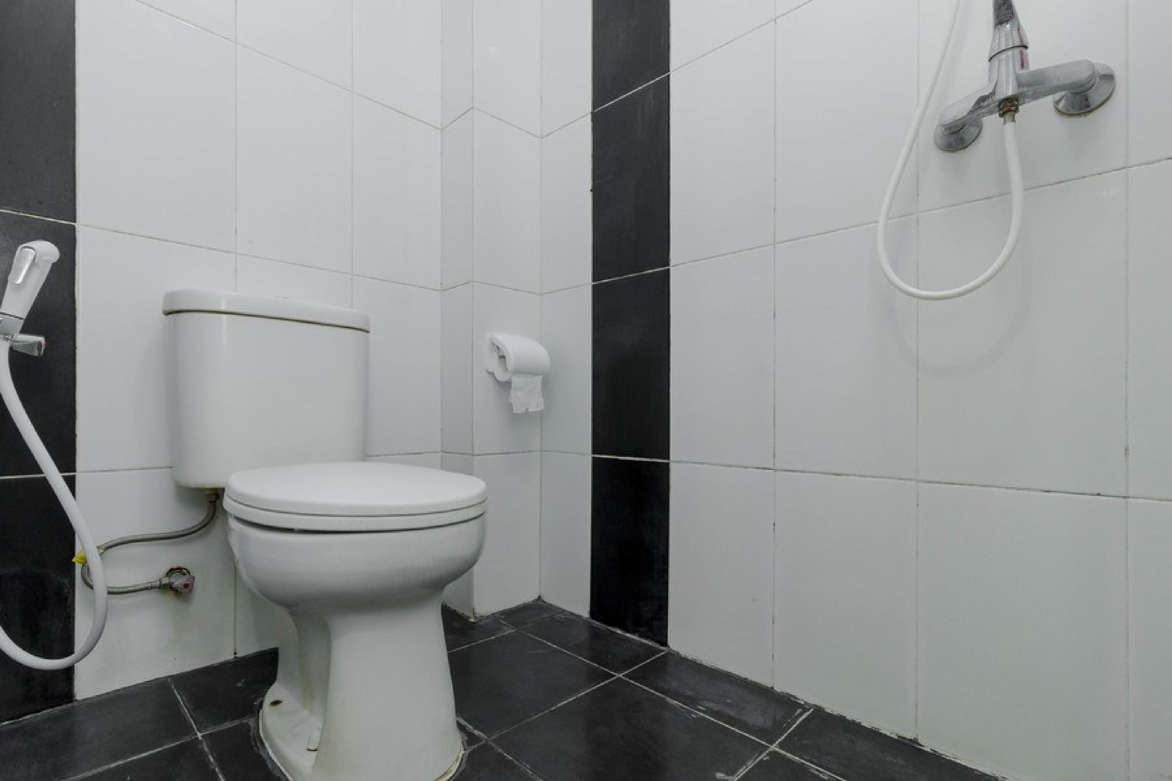 Reddoorz Plus @ Pasar Baru Cakarta Dış mekan fotoğraf