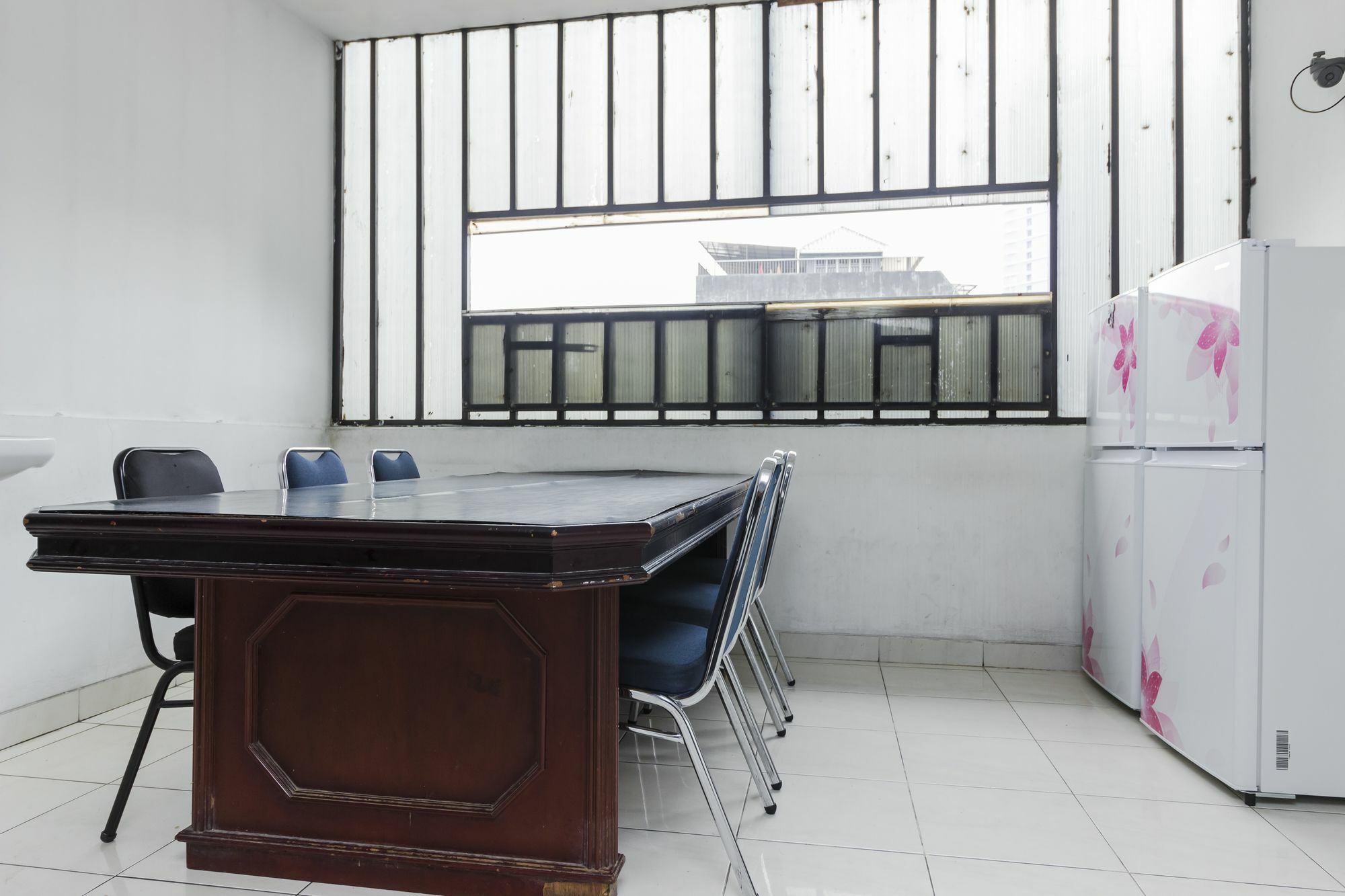 Reddoorz Plus @ Pasar Baru Cakarta Dış mekan fotoğraf